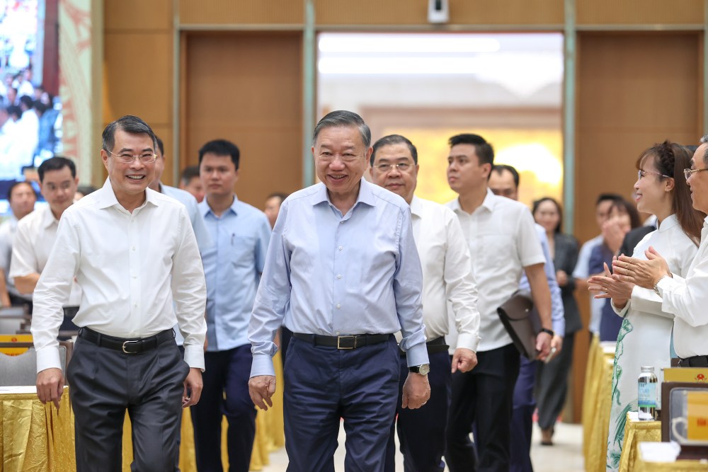 General Secretary and President To Lam attends the regular Government meeting in June 2026 and the Government's online conference with localities. Photo: VGP/Nhat Bac