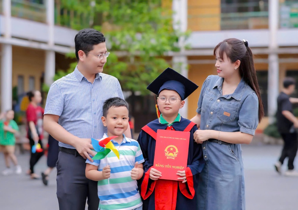 Happy family is the identity of Mr. Pham Duy - engineer, project business specialist at VNPT Thai Nguyen Solutions Business Center. Photo: NVCC