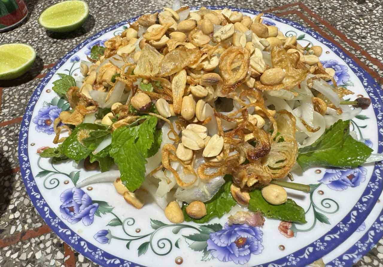 Gỏi cá mai. Ảnh: Linh Boo