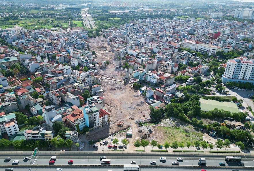 To promote public investment capital in the last 6 months of the year, many bottlenecks such as site clearance, construction material sources and capital costs need to be removed soon. Photo: Song Huu