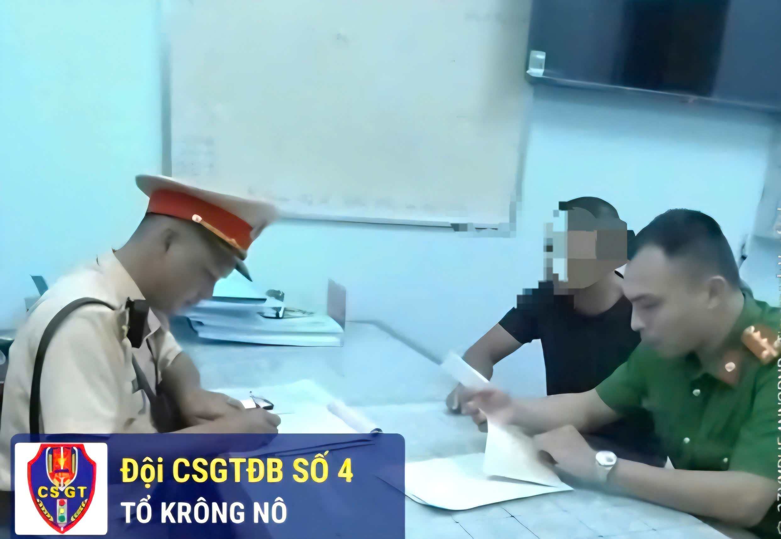 Cơ quan công an làm việc với T.V.P. Ảnh: Công an 