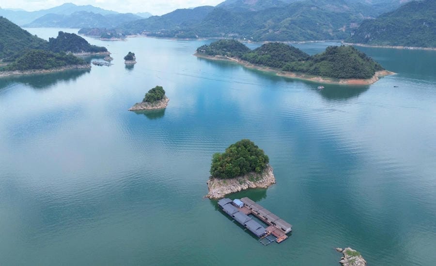 Hoa Binh lake tourism is rich in potential but development is not yet commensurate. Photo: Minh Chuyen