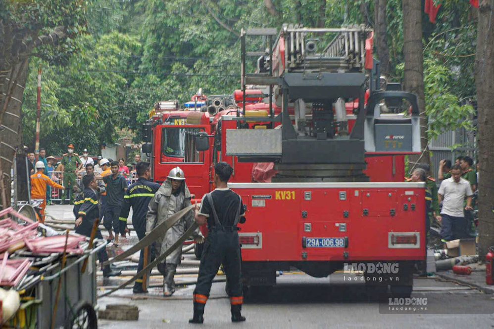 Functional forces approach to control the fire. Photo: Tung Giang
