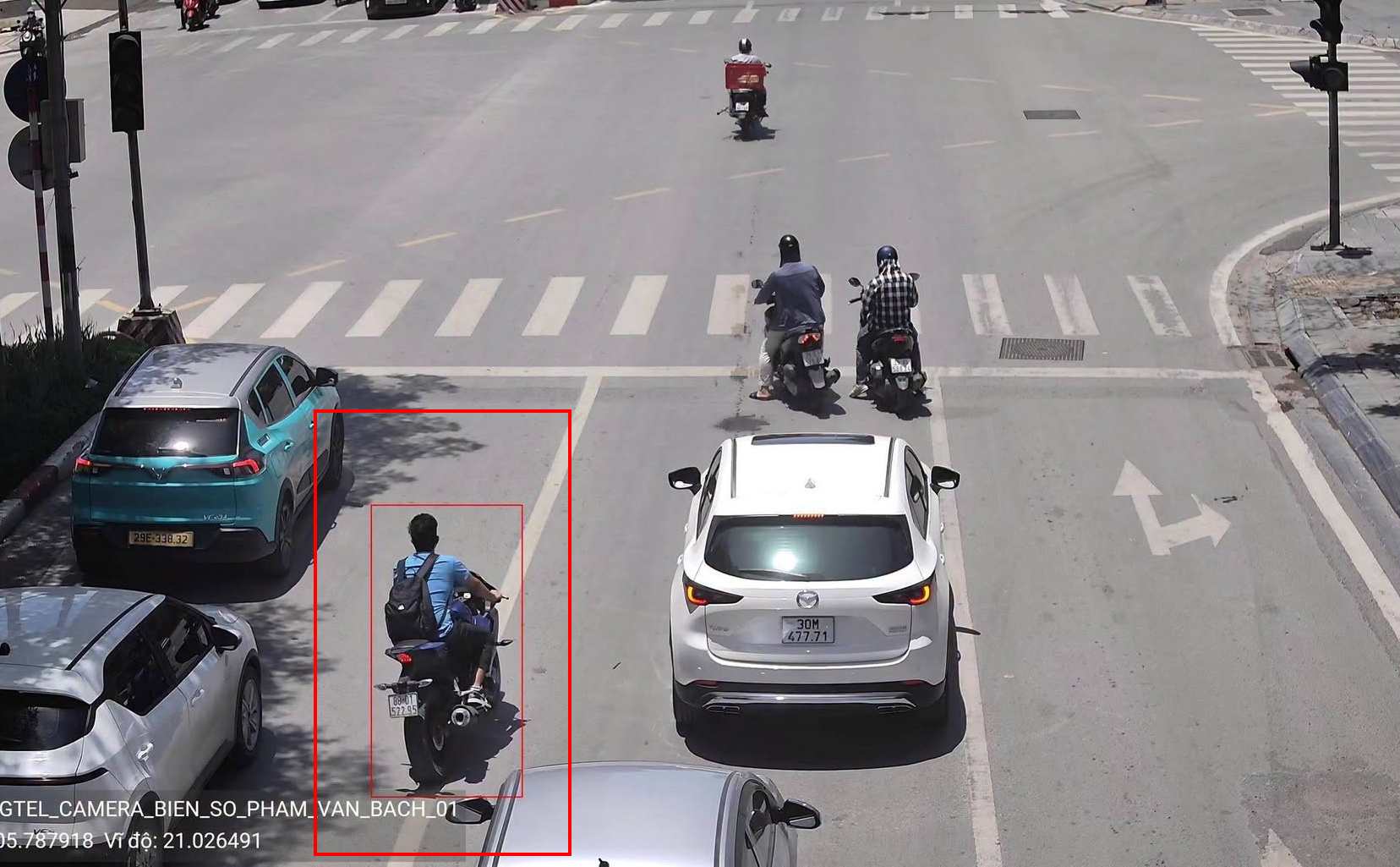Motorcyclists without helmets are recorded by AI cameras for traffic tickets. Photo: Traffic Police Department