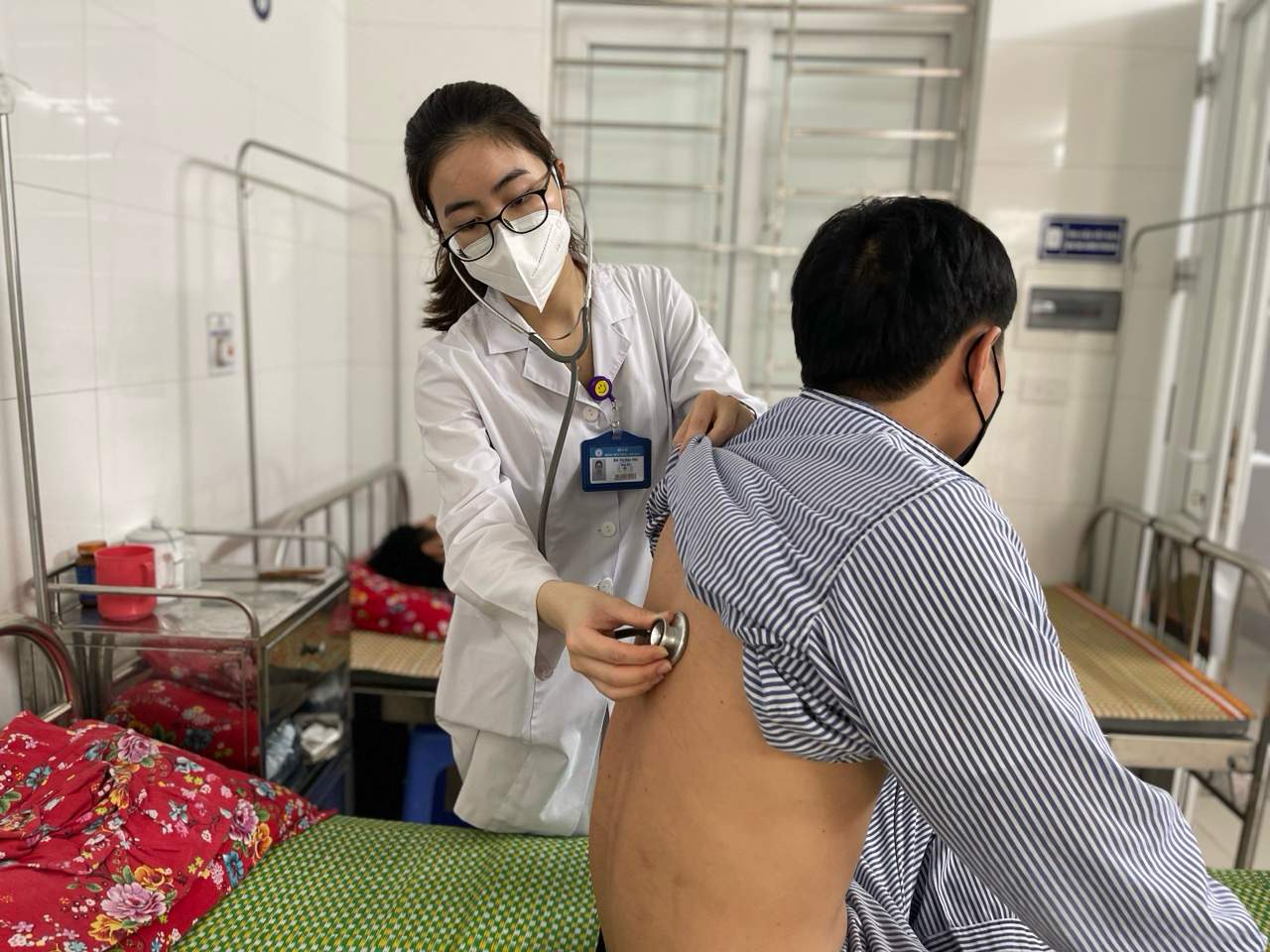 From July 1st, according to the Law amending and supplementing a number of articles of the Law on Health Insurance, health insurance participants will enjoy more benefits when seeking medical examination and treatment. Photo: Thuy Linh