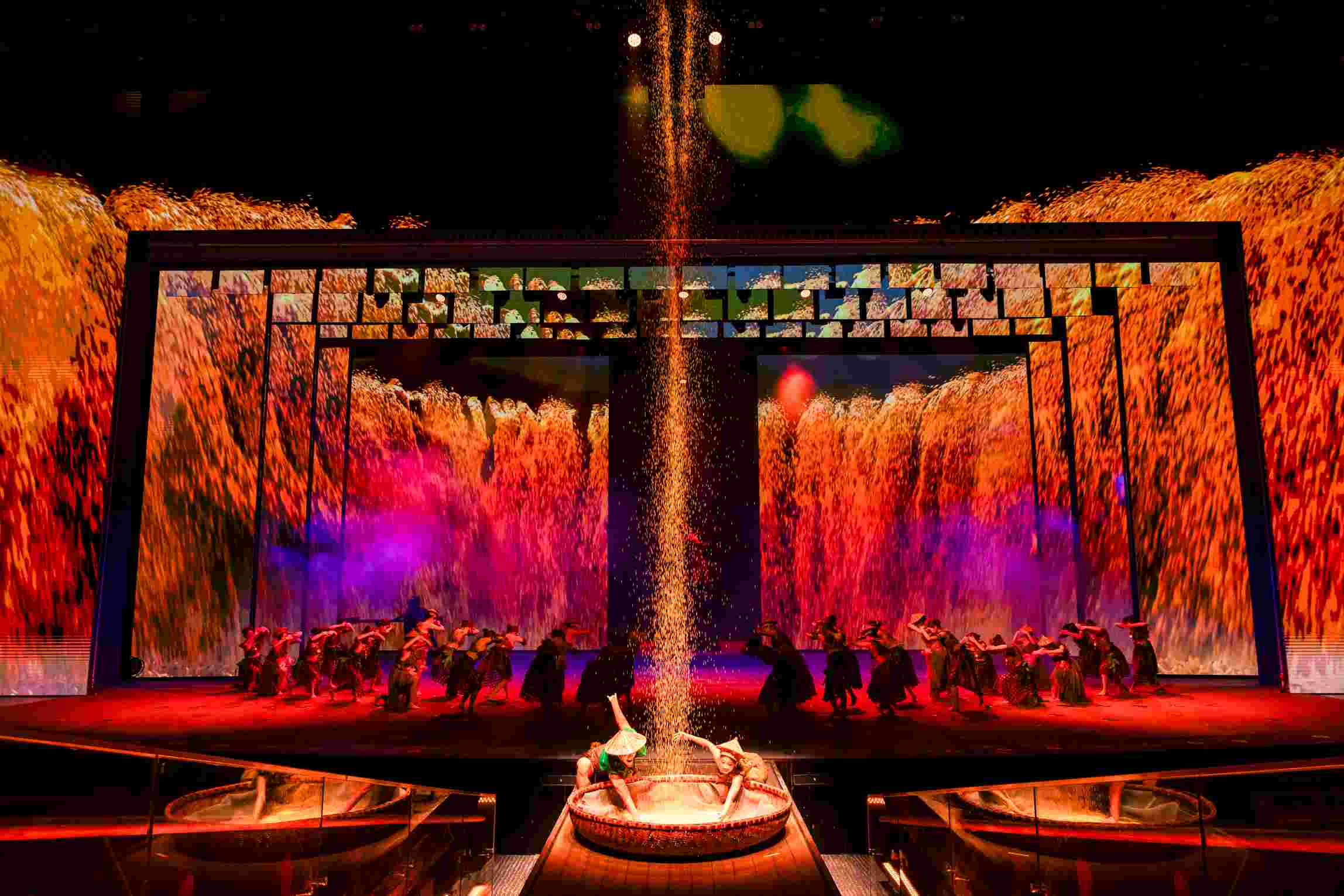 The stage space is invested on a large scale with modern lighting, sound and projection screen systems. Photo: Organizing Committee
