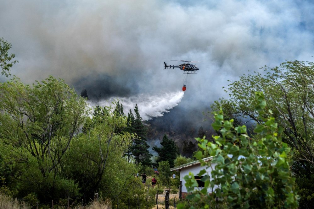 An Argentine firefighting helicopter. Photo: AFP
