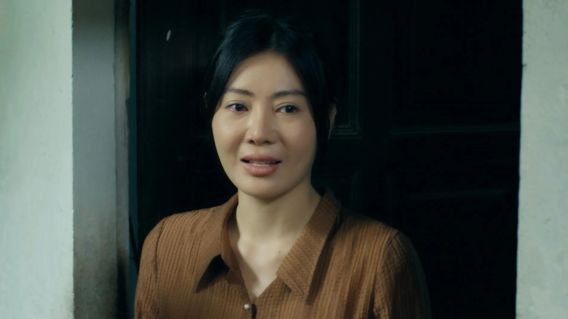 Actress Thanh Huong in the movie "Under the Lighted Window". Photo: VFC