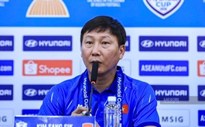 HLV Kim Sang-sik: Tuyển Việt Nam muốn nối dài mạch thắng trước Singapore