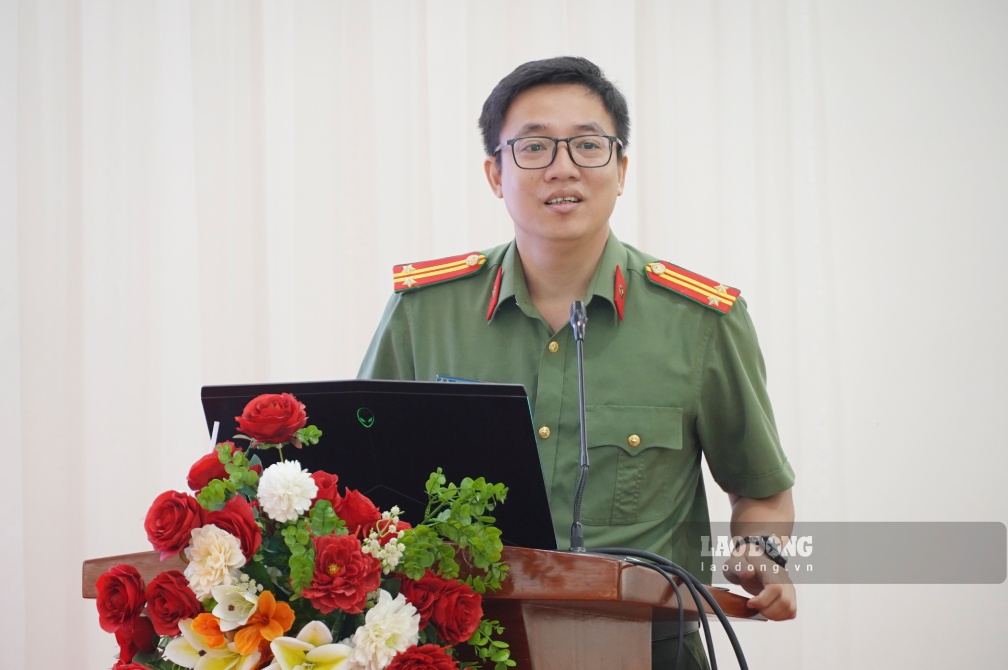 Trung tá Đinh Quang Vũ - Phó Giám đốc Trung tâm Huấn luyện và Đào tạo, Cục An ninh mạng và phòng, chống tội phạm sử dụng công nghệ cao, Bộ Công an. Ảnh: Tạ Quang