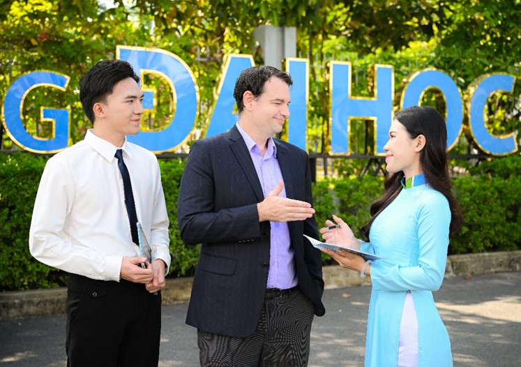 Trường Đại học Văn Hiến đẩy mạnh hợp tác quốc tế, tạo môi trường học tập hội nhập và mở rộng cơ hội thực tập, việc làm cho sinh viên tại hơn 600 doanh nghiệp trong và ngoài nước