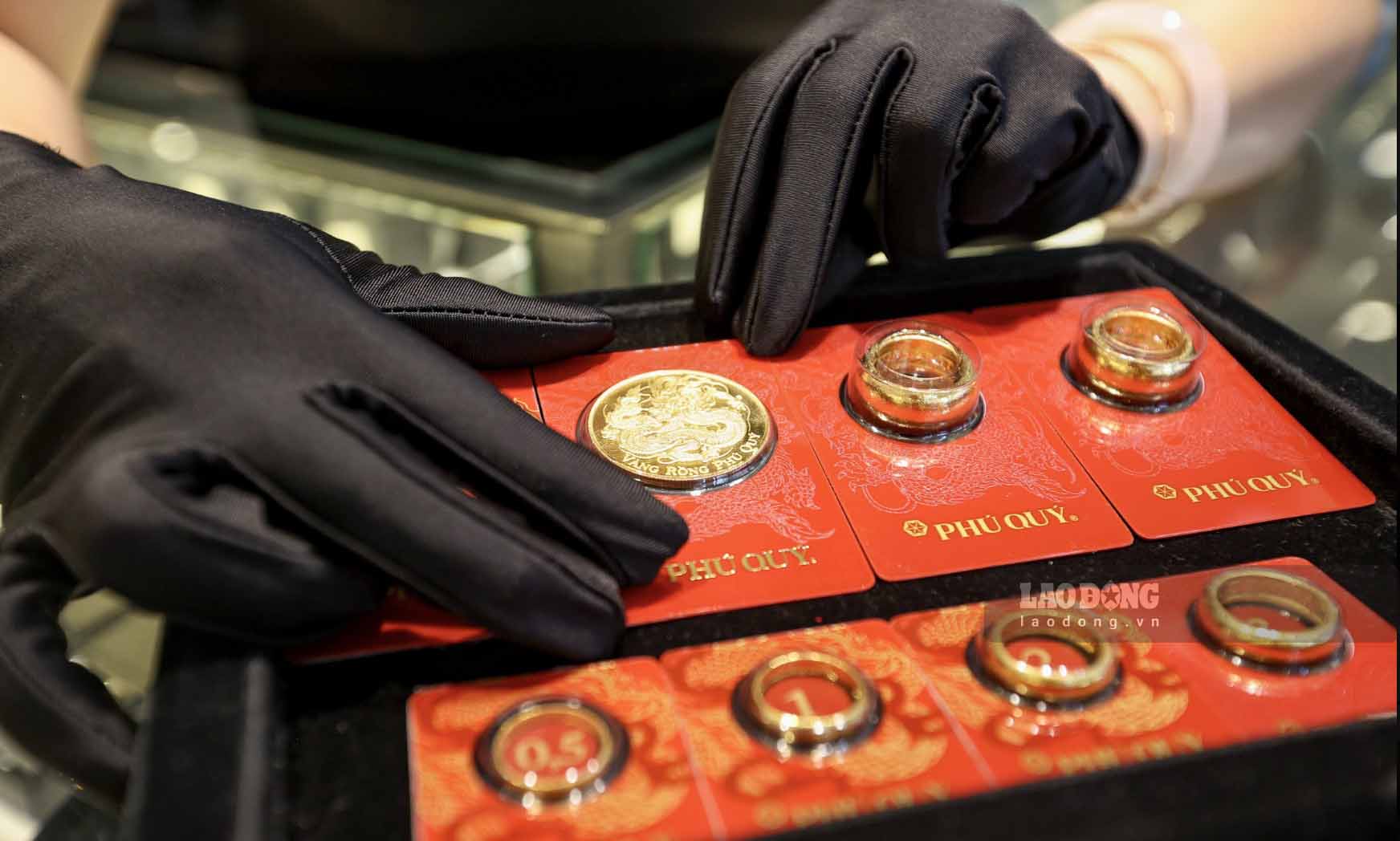 Domestic gold prices were adjusted upwards by some businesses in today's trading session. Photo: Phan Anh