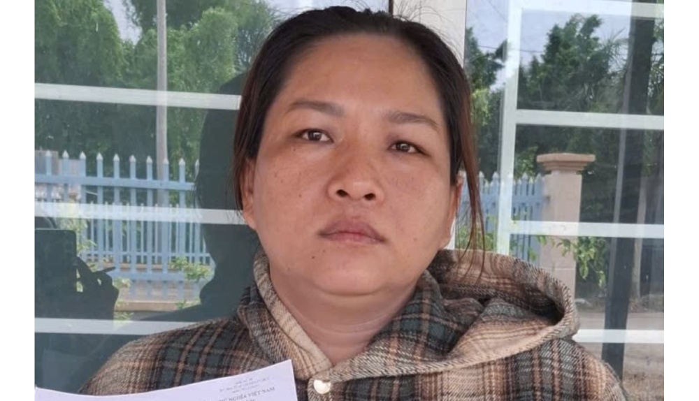 Dat stole 2 mobile phones from a drinking buddy and hid them at home. Photo: Hoang Do/ An Giang Police