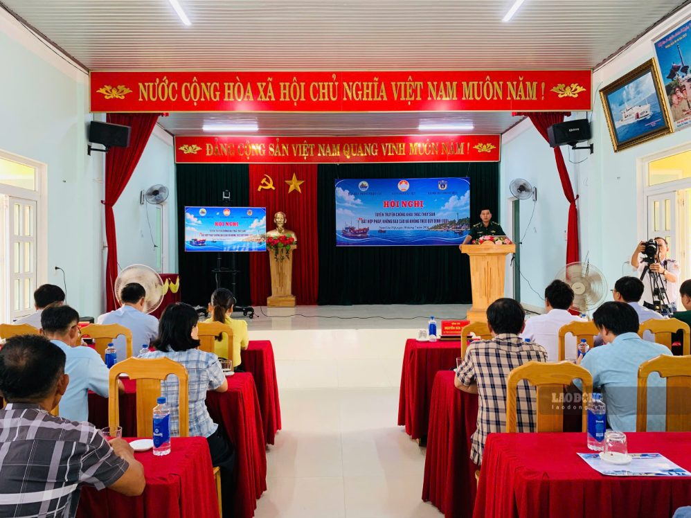 Buổi tuyên truyền chống khai thác IUU. Ảnh: Xuân Thế