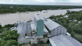 The factory owner committed to completing the ash and dust repair by August 1st so as not to affect people. Photo: Hoang Loc