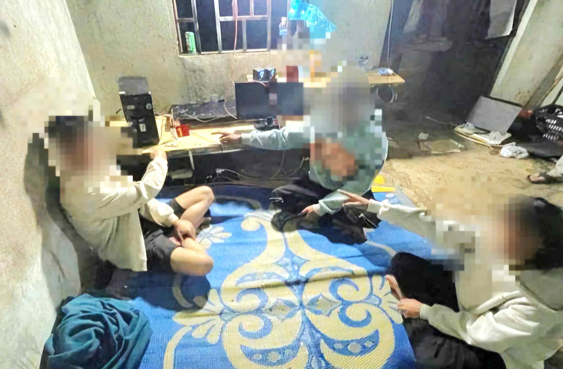 Group of drug users caught red-handed by Phuc Tho Lam Ha Commune Police. Photo: Lam Dong Police