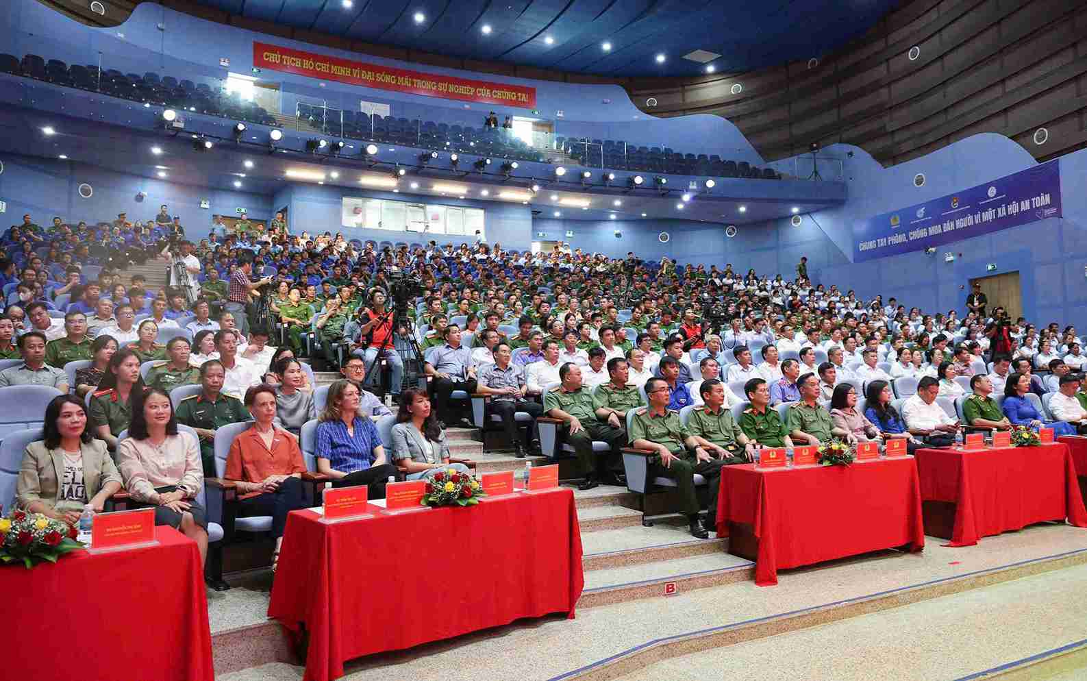 The launching ceremony has many contents, including the goal of proactively fighting crime in cyberspace. Photo: Khanh Hoa Police provided