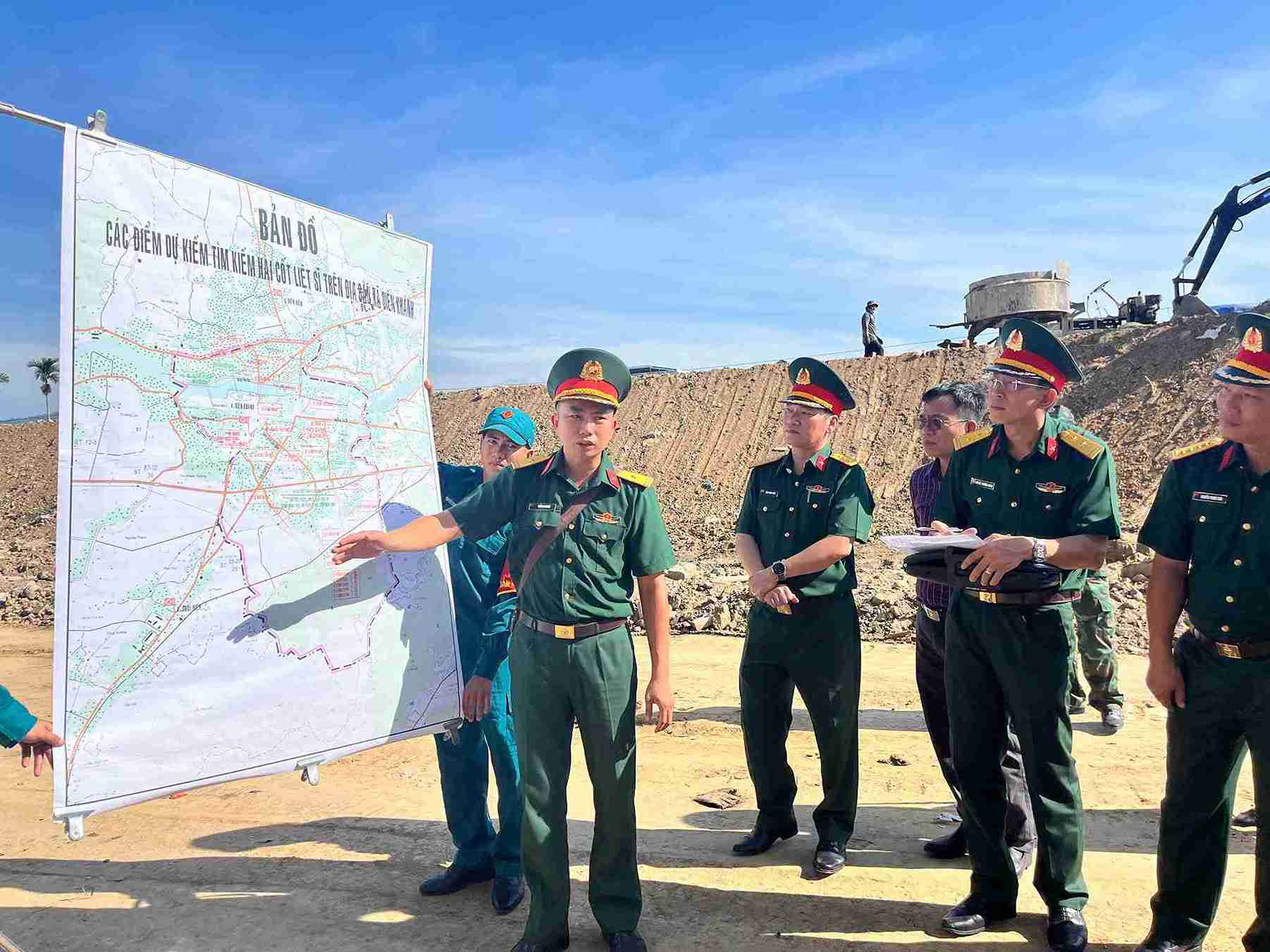 Functional agencies are organizing a survey of 4 locations suspected of having martyrs' remains provided by witnesses. Photo: Khanh Hoa Provincial Military Command