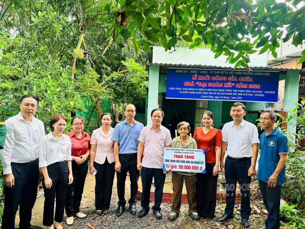 Groundbreaking ceremony for the Great Solidarity house for people in difficult circumstances in Chanh Hiep ward. Photo: Dinh Trong