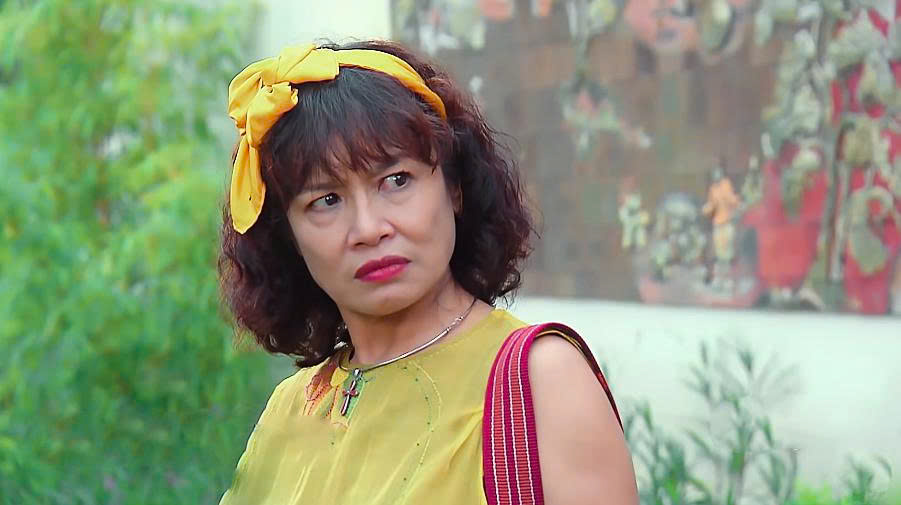 Nghệ sĩ Tú Oanh trong phim “Hương vị tình thân“. Ảnh: VFC