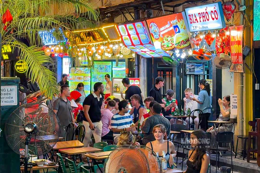 El atractivo turístico de la economía nocturna de Hanoi. Foto: Linh Anh