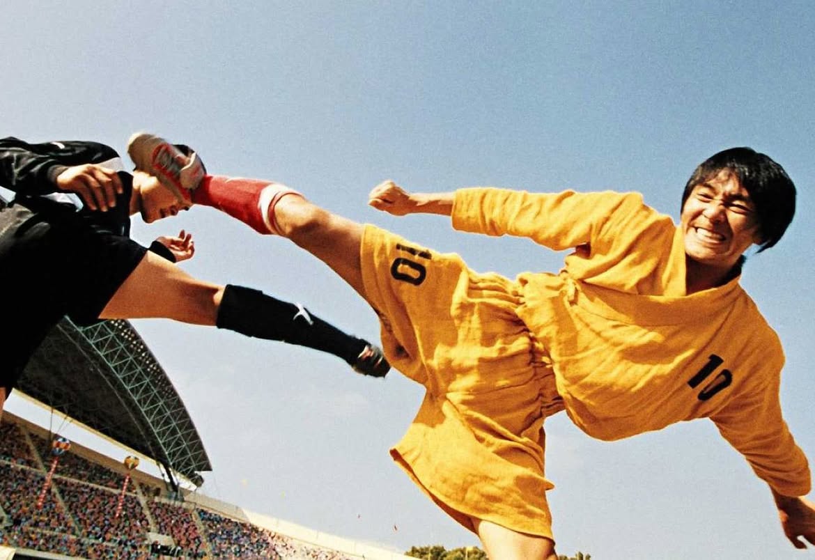 Châu Tinh Trì đóng chính trong “Đội bóng Thiếu Lâm” năm 2001. Ảnh: Xinhua