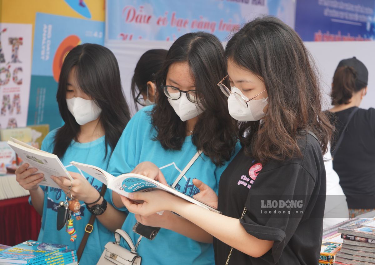 Hai Phong ofrece libros de texto gratuitos para estudiantes a partir del año escolar 2027-2028. Foto: Mai Dung