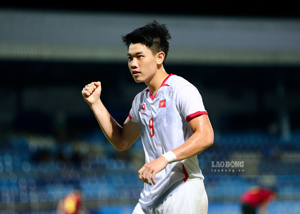 Dinh Bac is in high form in the Vietnamese national team jersey. Photo: Thanh Vu