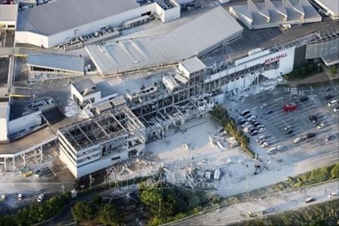 Damage after the earthquake at Aeon Mall shopping center in Kumamoto Prefecture, Japan on July 28. Photo: Kyodo/Vietnam News Agency