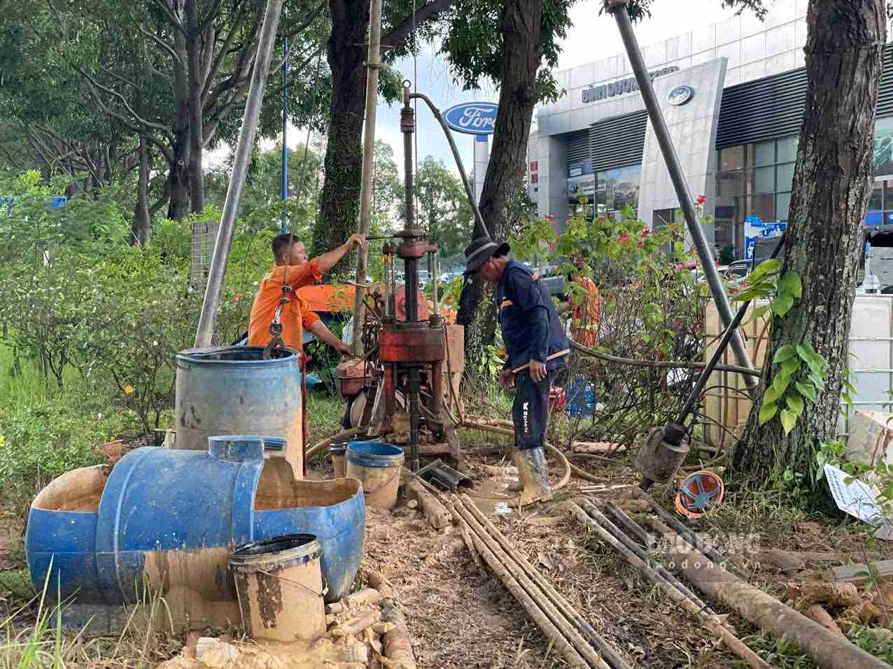 Construction de forages d'étude géologique pour le projet de ligne de chemin de fer n° 01 (nouvelle ville de Bình Dương - Suối Tiên). Photo: Đình Trọng