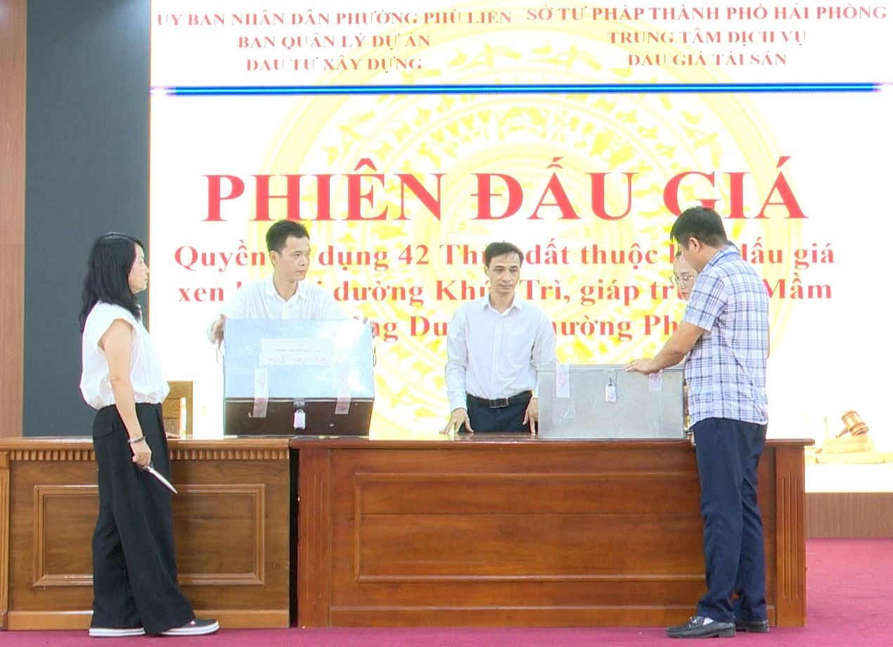 The auction was successfully organized. Photo: Phu Lien Ward E-Portal, Hai Phong City