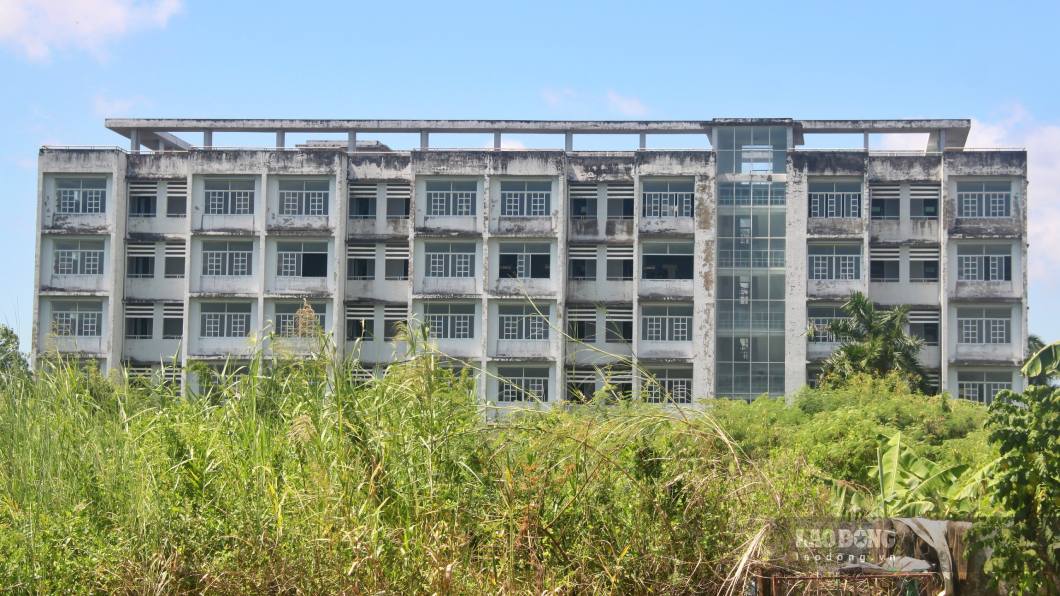 Một trong hai toà nhà Ký túc xá sinh viên Bạc Liêu, tỉnh Cà Mau hiên nay. Ảnh: Nhật Hồ.