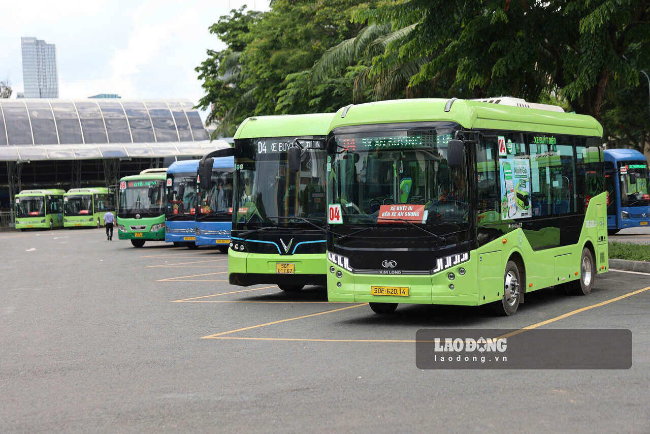 Việc phát hành thẻ giao thông công cộng dự kiến triển khai từ đầu tháng 8. Ảnh: Anh Tú