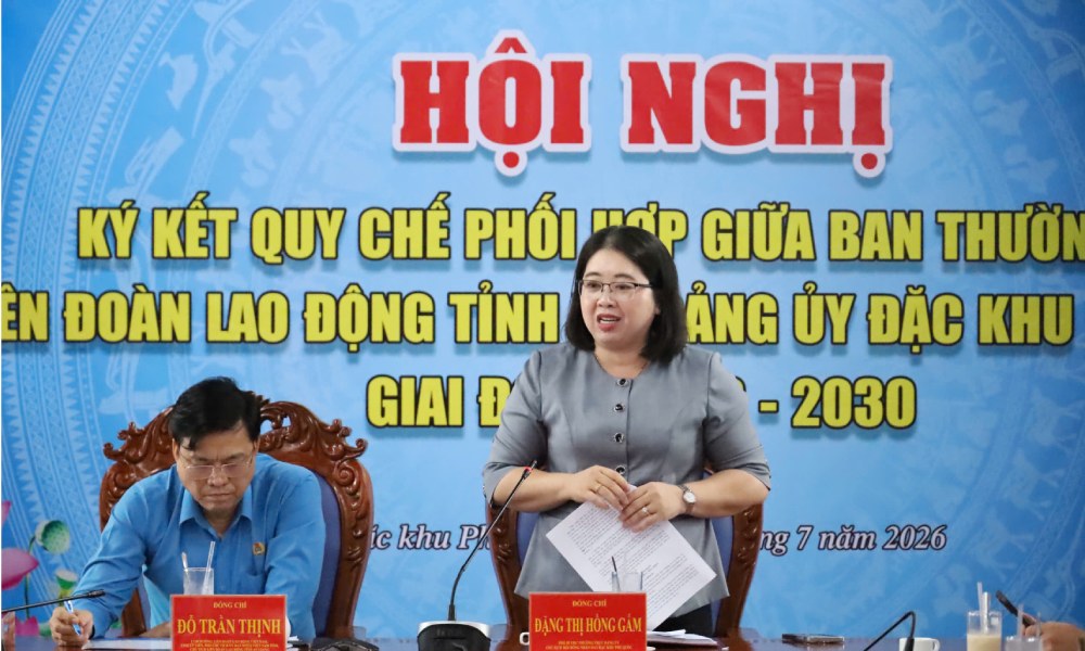 Phó Bí thư Thường trực Đảng ủy, Chủ tịch HĐND đặc khu Phú Quốc Đặng Thị Hồng Gấm phát biểu. Ảnh: Quốc Việt/ LĐLĐ An Giang