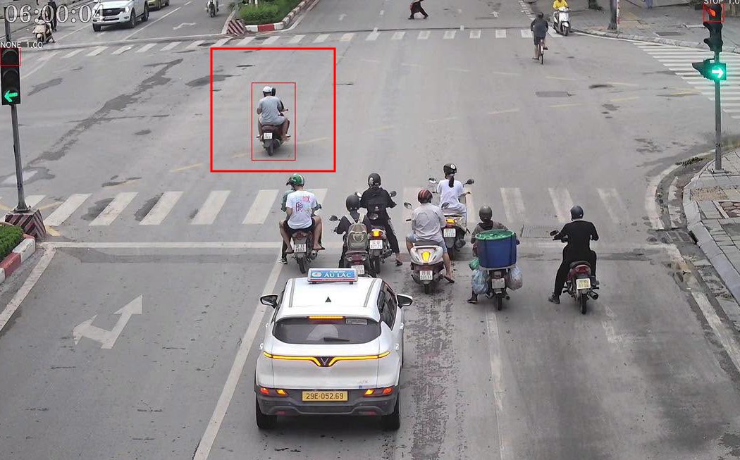 Cases of motorbikes running red lights recorded by AI cameras. Photo: Traffic Police Department