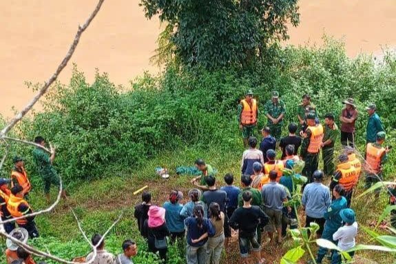 Hiện trường nơi tìm thấy thi thể cháu bé 2 tuổi bị đuối nước. Ảnh: Công an xã Chiềng Khoong