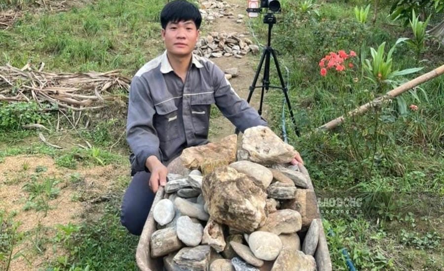 Anh Quan Văn Dự là một trong những người trẻ nỗ lực đưa câu chuyện về cuộc sống của đồng bào dân tộc thiểu số lên không gian mạng. Ảnh: Minh Chuyên