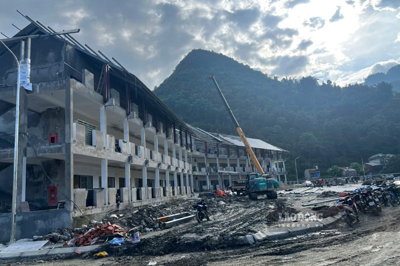 Các khối nhà cao tầng đã hoàn thành kết cấu, chuyển sang giai đoạn hoàn thiện. Ảnh: Đinh Đại