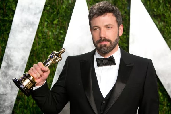 Tài tử Ben Affleck giành giải “Phim hay nhất” cho bộ phim “Argo” tại lễ trao giải Oscar 2013. Ảnh AFP