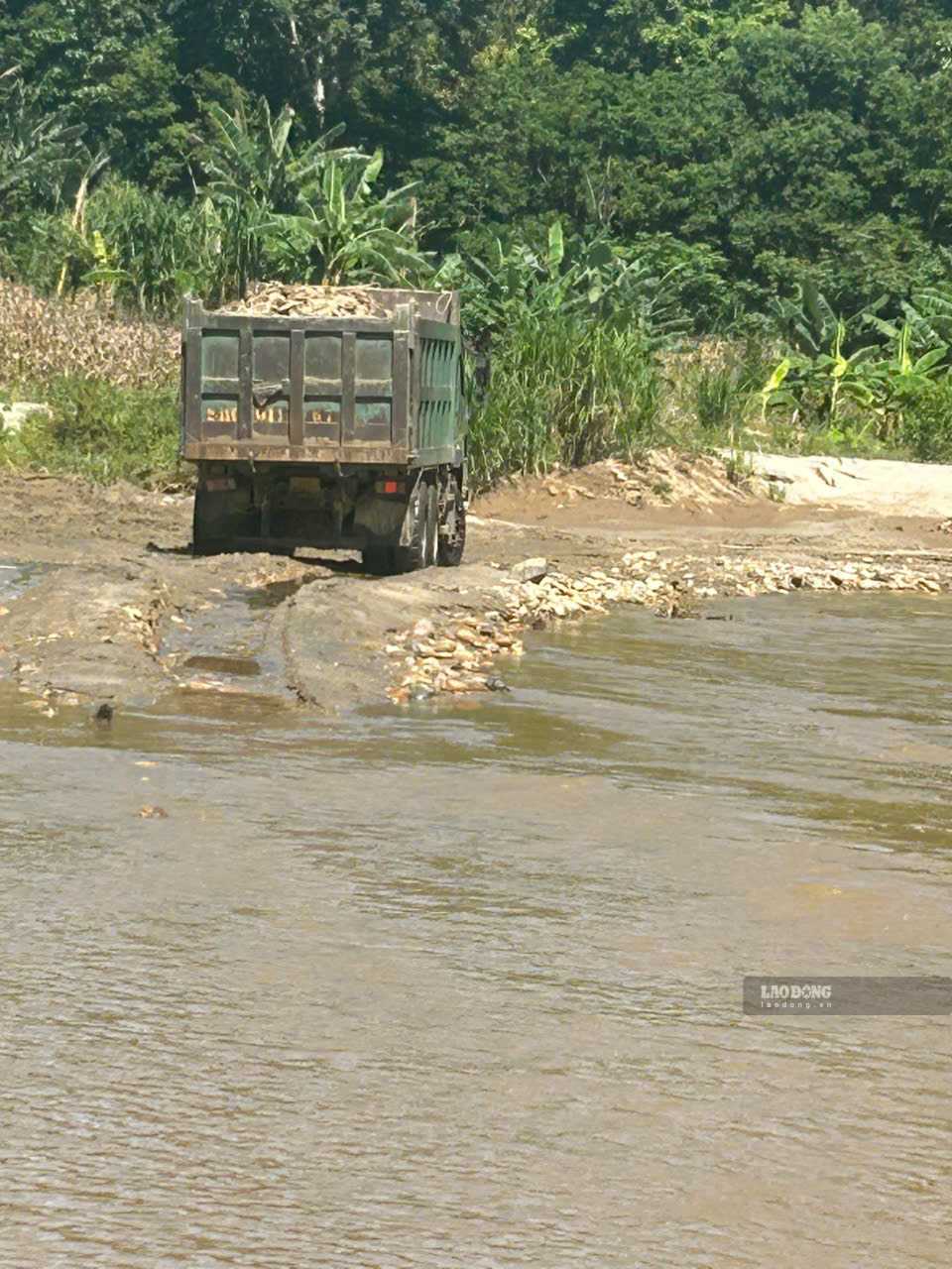 Việc nạo vét khối lượng cát sau lũ cần được đẩy nhanh.