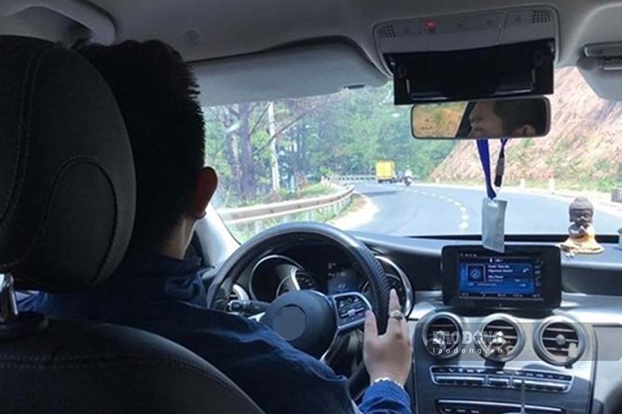 When a car loses brakes, applying skills correctly will be an important solution to help control the car before stopping safely. Photo: Xuyen Dong