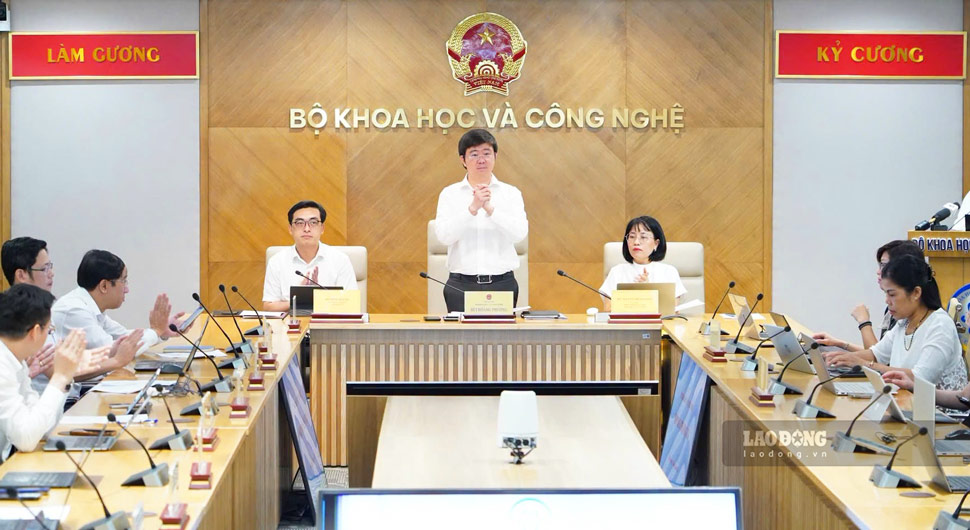 The Ministry of Science and Technology holds a regular press conference in July under the chairmanship of Deputy Minister of Science and Technology Bui Hoang Phuong. Photo: Hao Thien