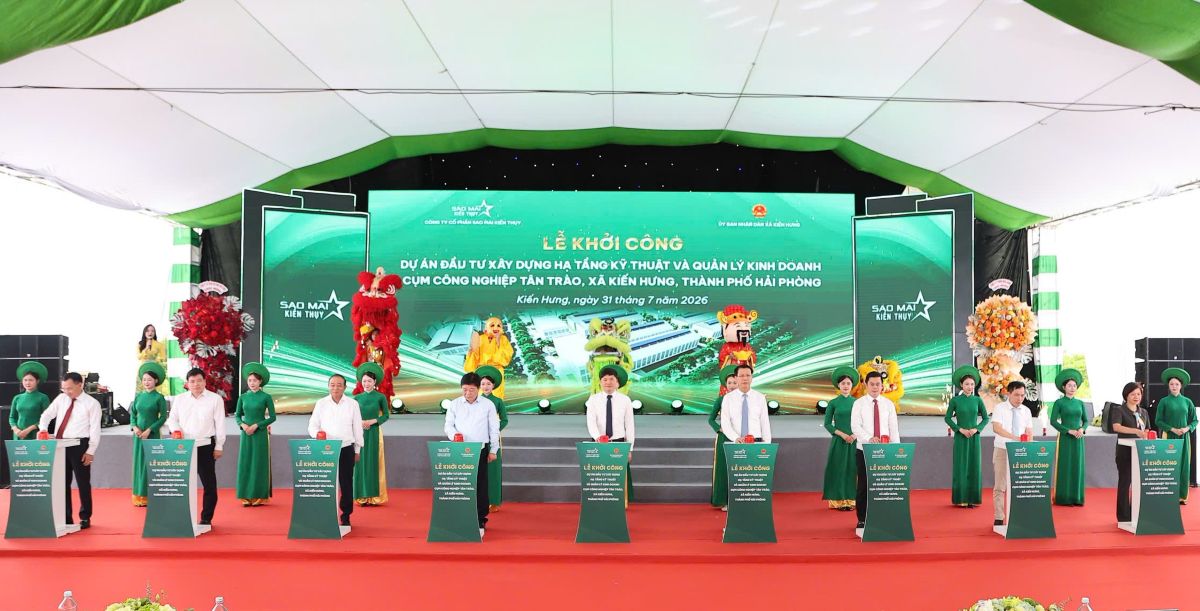 Delegates perform the groundbreaking ceremony of the Project. Photo: Hai Phong e-Portal