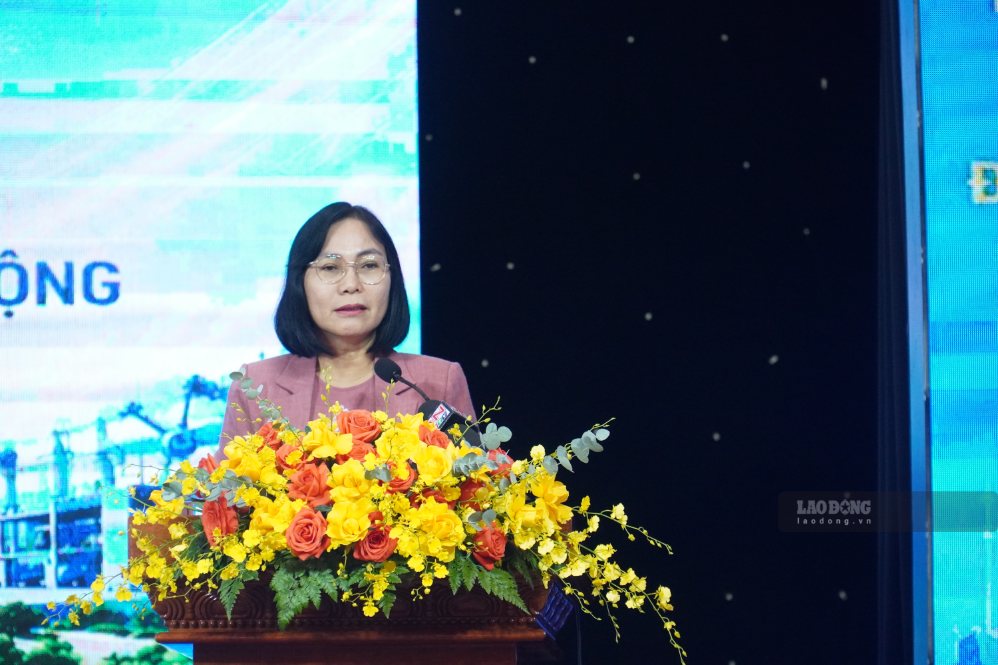 Phó Chủ tịch UBND thành phố Đồng Nai Nguyễn Thị Hoàng phát biểu tại hội nghị. Ảnh: HAC
