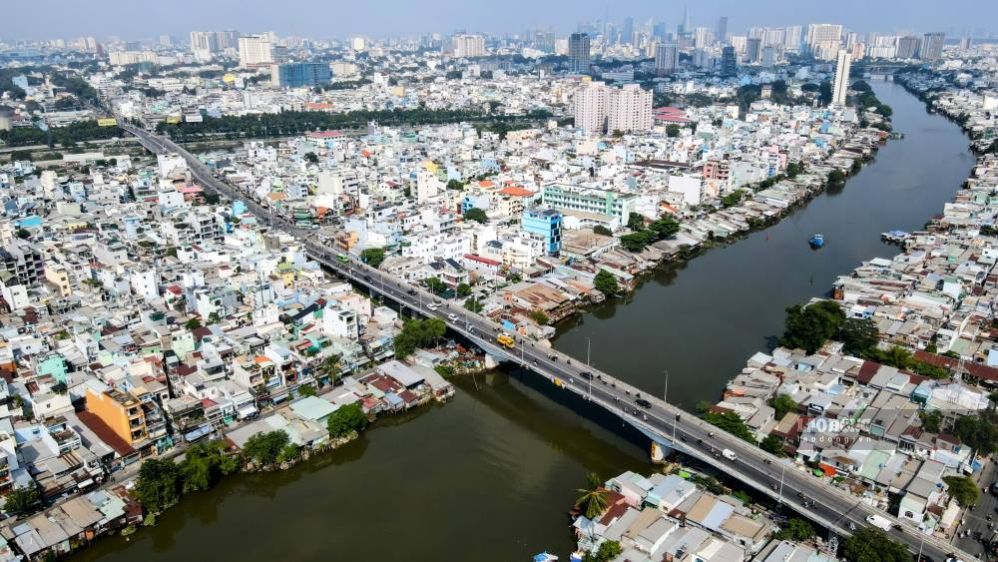 Phường Chánh Hưng có gần 200.000 dân dù chưa đạt chuẩn diện tích ở TPHCM. Ảnh: Anh Tú