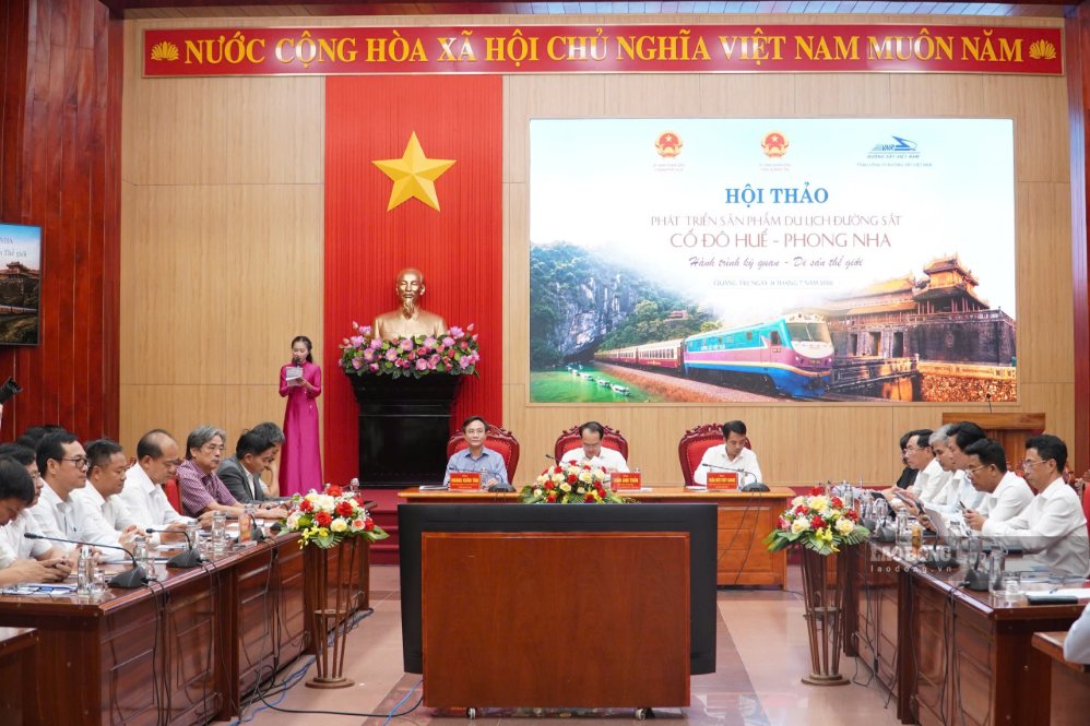 Hội thảo phát triển sản phẩm du lịch đường sắt Cố đô Huế - Phong Nha với chủ đề “Hành trình kỳ quan - Di sản thế giới”. Ảnh: Hưng Thơ