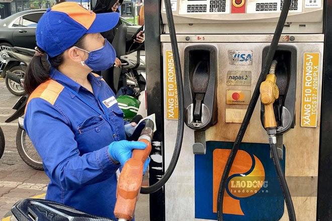 Through inspection of E10 gasoline, no violations of quality and measurement have been detected. Photo: Thanh Binh