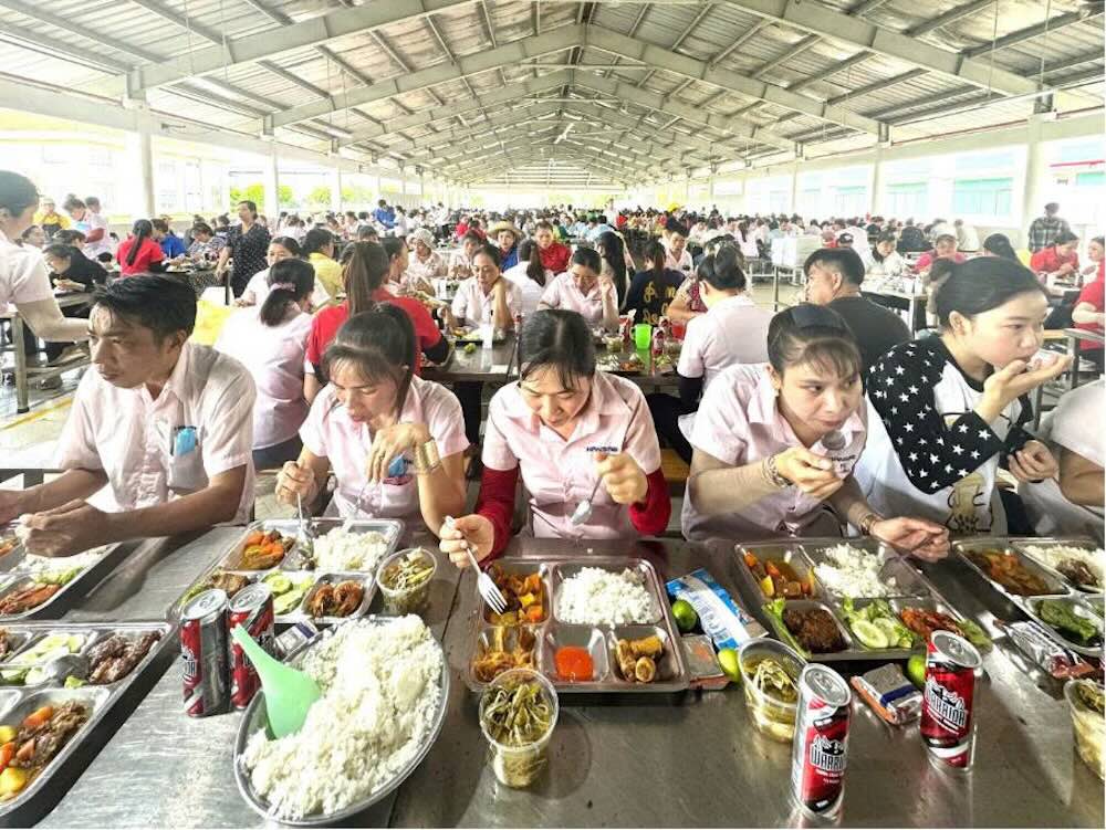 Trade Union Meals" serve more than 4,000 meals for union members and workers. Photo: Thanh Vu, Grassroots Trade Union of Hansae TG Co., Ltd.