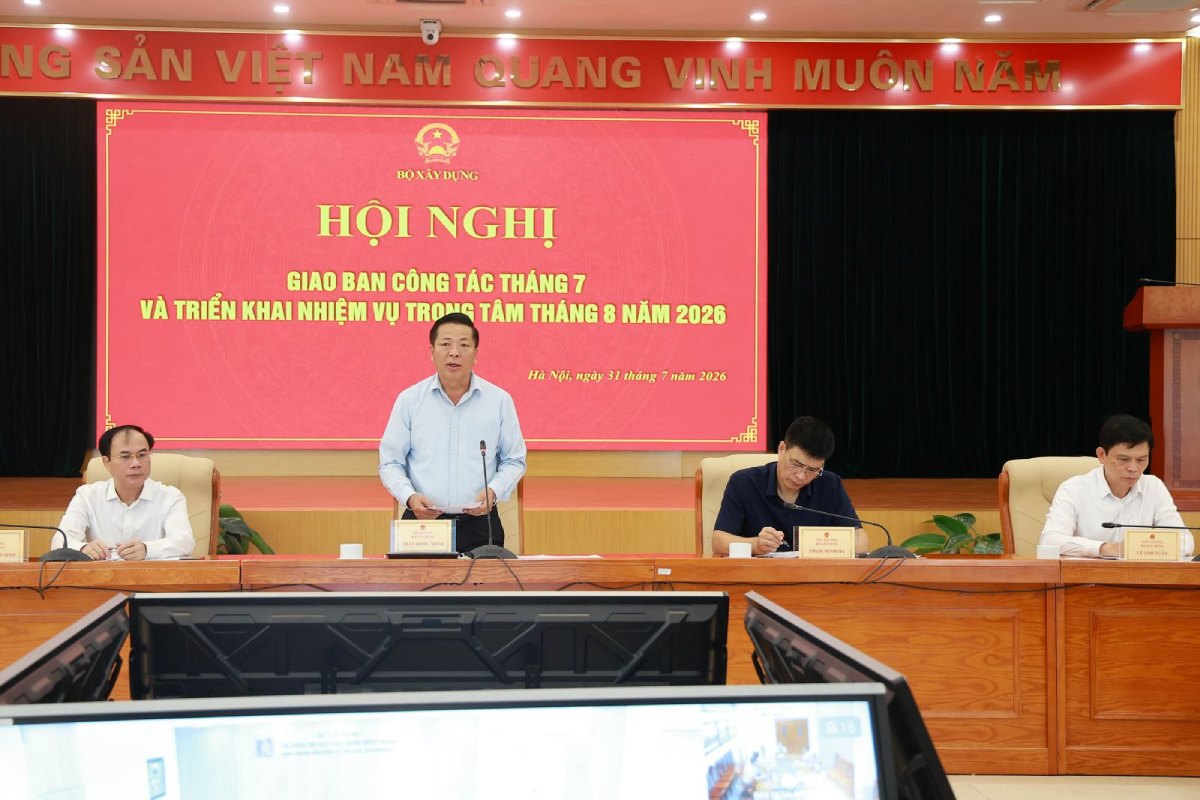 Le membre du Comité central du Parti, ministre Trần Hồng Minh, a demandé de concentrer toutes les ressources pour mettre en service l'aéroport international de Long Thành en décembre 2026. Photo: Portail d'information du ministère de la Construction