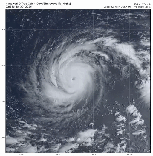 Satellite images record super typhoon Dolphin maintaining a complete structure with a clear eye when operating in the Northwest Pacific Ocean. Photo: JMA
